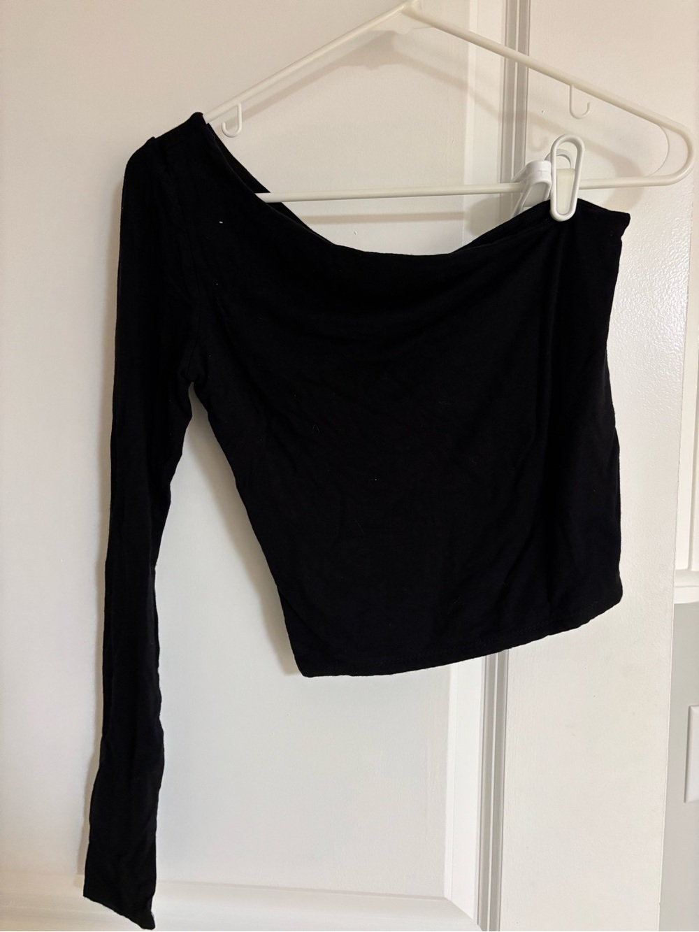 Forever 21 Black One-Shoulder Long Sleeve Crop Top